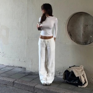 Alobha linnebyxor  - Säljer mina classy linen pants från Alobha i storlek L. Använda endast en gång.