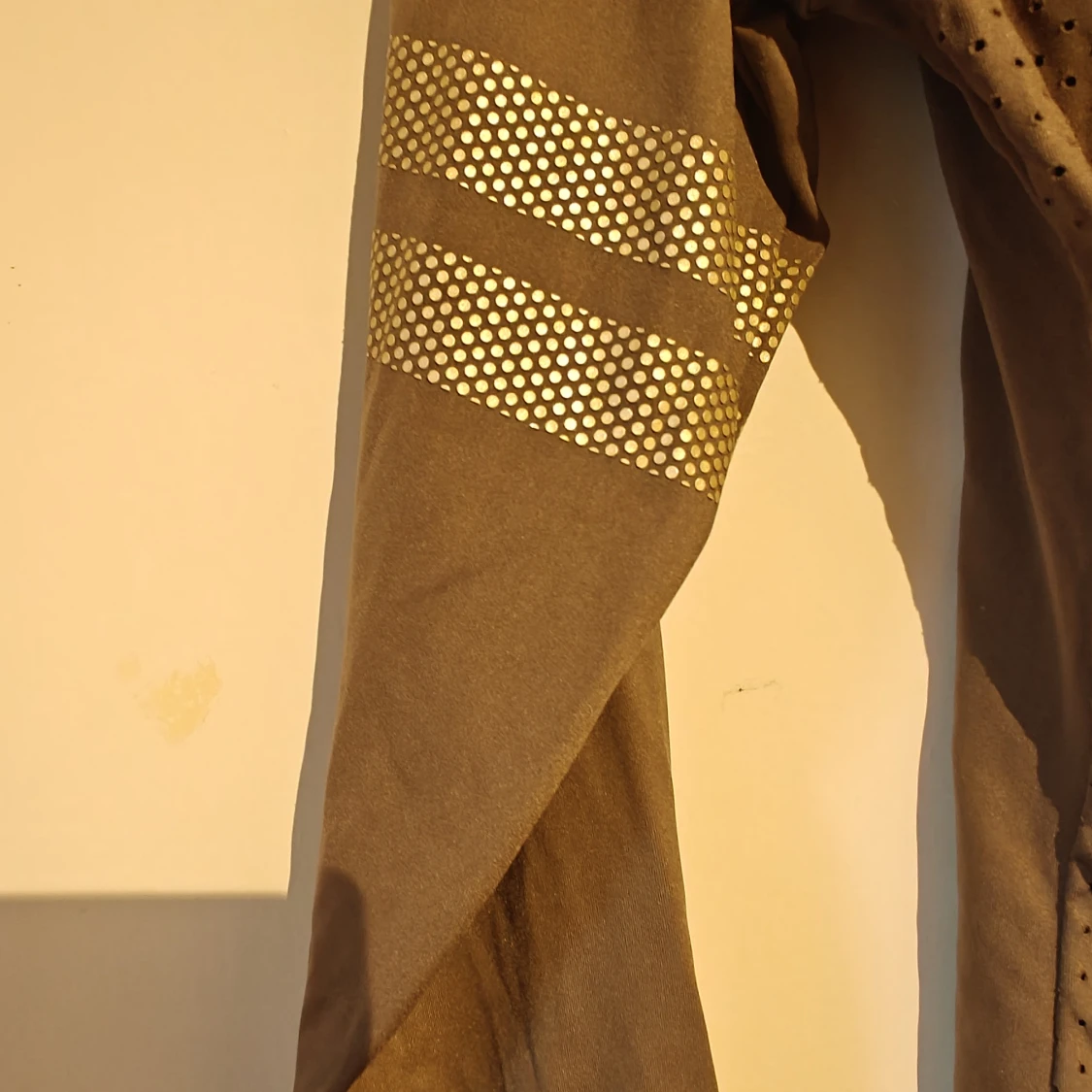 Brun långärmad träningströja Stronger - 2