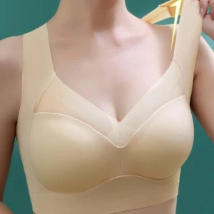 Soft BH, 2 st - 2st, helt nya och oanvända då de är för stora för mig som normalt har strl 38/M/85B. Sista bilden visar att de motsvarar strl 40 och B-kupa. Lena mot huden, breda mjuka axelband och jättefina under sommarens vita blusar. Nypris ca 270 kr! Obs! Första bilden är lånad! 