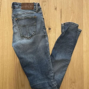 Tiger of Sweden Jeans - Väldigt läckra tiger of sweden jeans i storlek 29/32! Dem är i bra skick och vi säljer dem för endast 200!!!