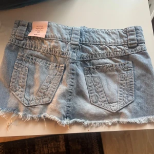 Lågmidjade ljusblå jeanskjol XS - Slutsåld!!