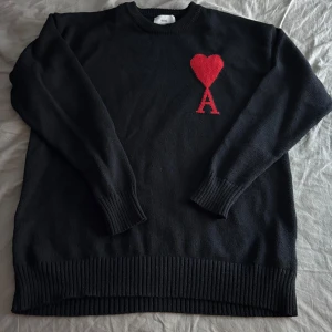 Ami Paris tröja - Fin ami paris tröja i storleken XL aldrig använd provade bara på men kände att det inte var min stil riktigt skriv vid fler frågor priset går att diskutera vid snabb affär