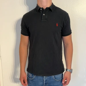 Ralph Lauren piké slim fit  - Ralph Lauren | Mycket bra skick | Size - M | Nypris 1600 mitt pris 499 | Hör av dig vid minsta fråga eller fundering📩