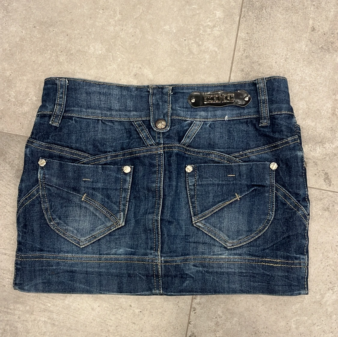 Mörk jeanskjol från Gin-C Jeans - 1