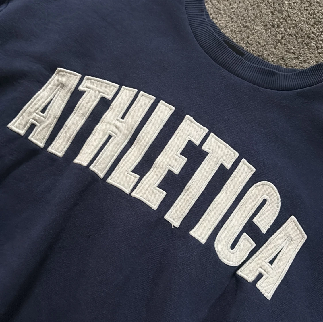Mörkblå sweatshirt ATHLETICA Gina Tricot - 1