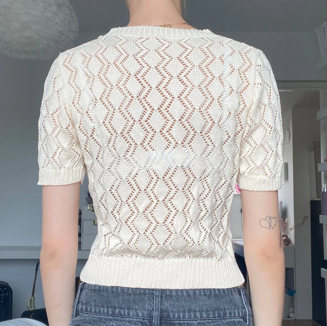 Beige stickad kortärmad tröja - 1