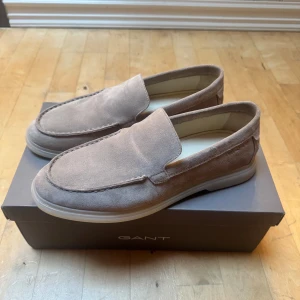 Gant loafers  - Säljer nu dessa Gant loafers, eftersom att de inte passade mig. De är riktigt snygga och perfekta nu i sommar. De är helt nya (endast testade). Skriv min minsta funderingar eller frågor😊