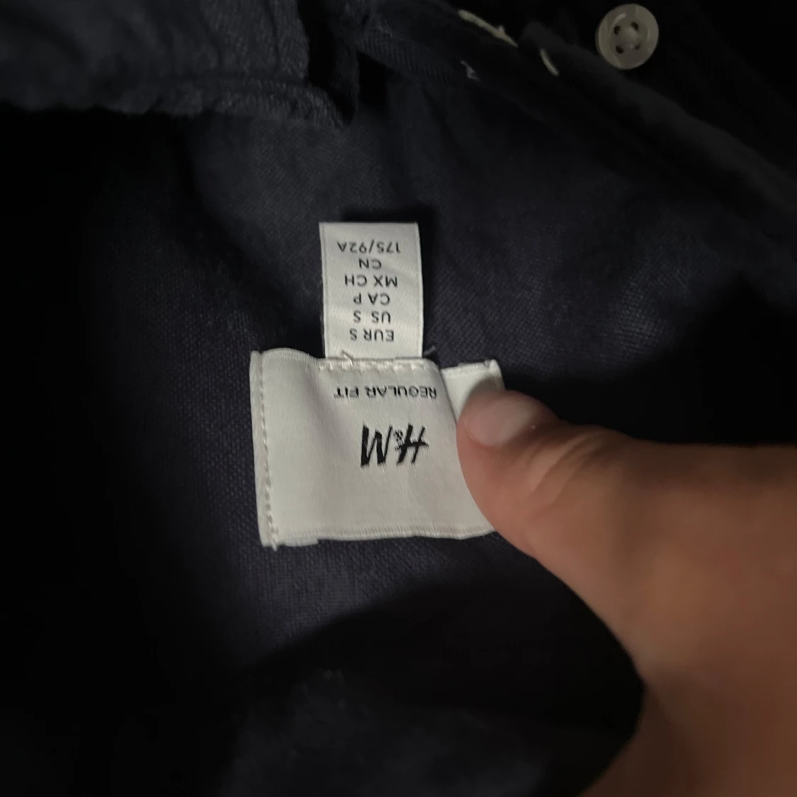 Mörkblå skjorta från H&M, storlek S - 1