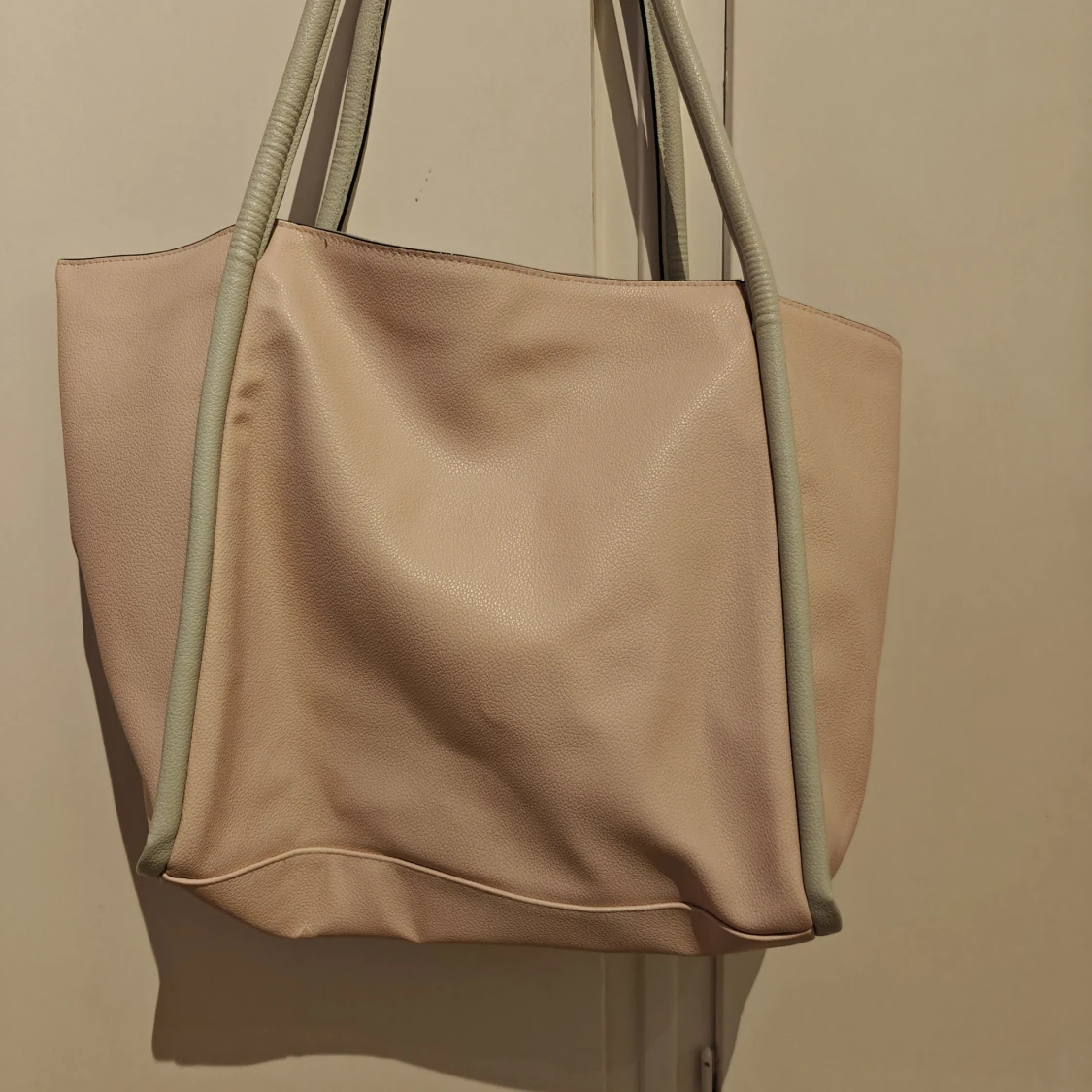 Ljusrosa axelväska från Victoria's Secret - 2