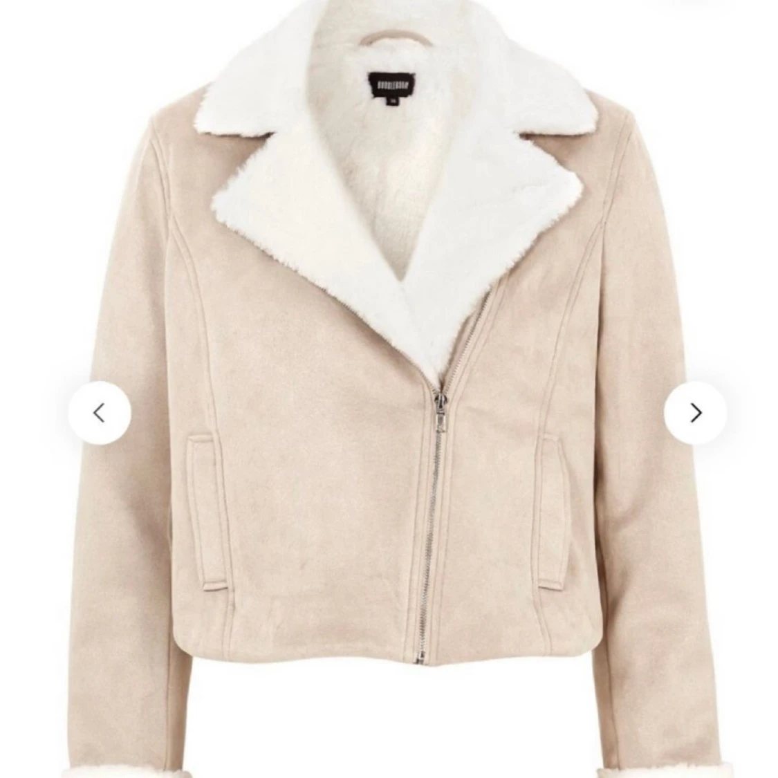 Beige teddyjacka med vit fuskpäls