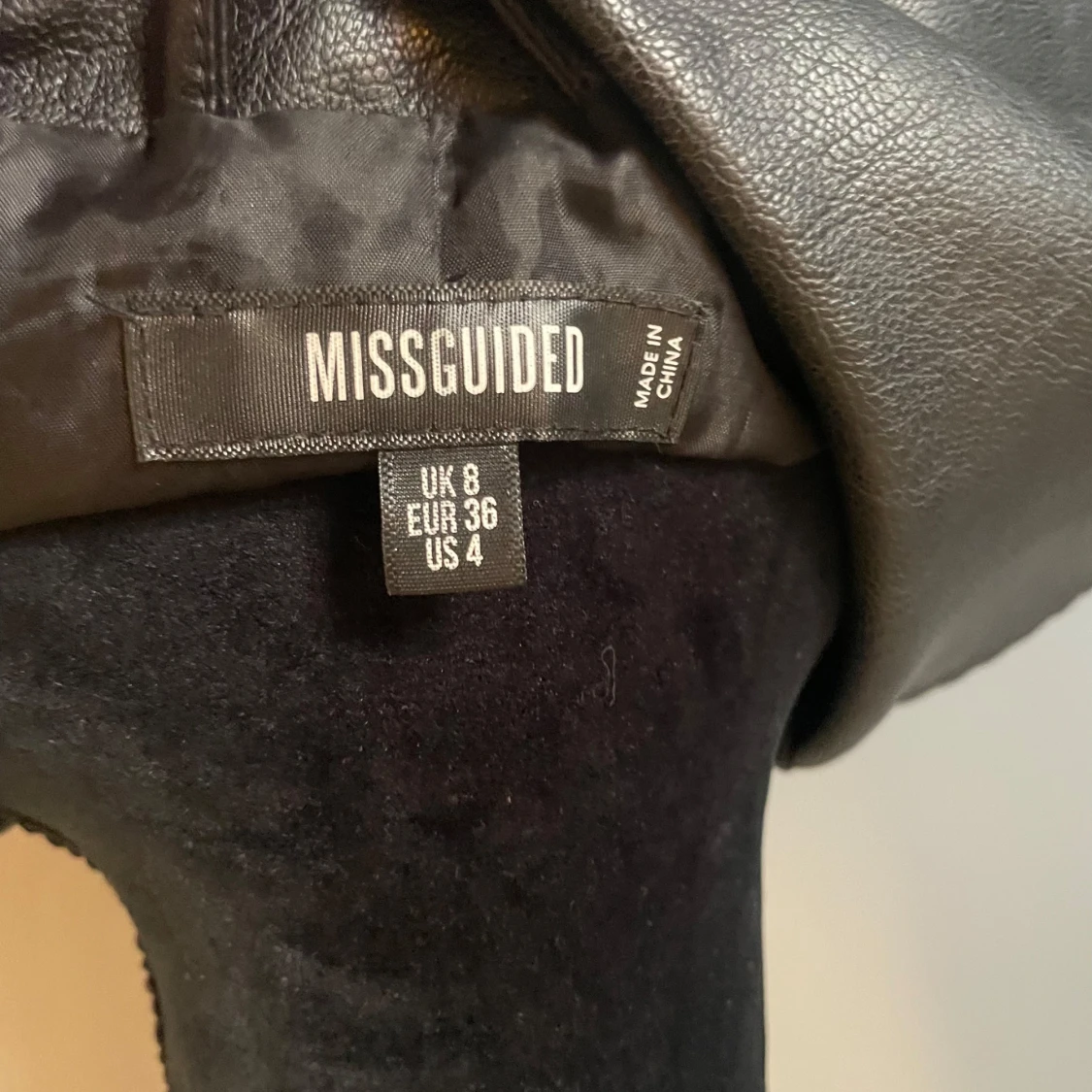 Svart skinnjacka från Missguided - 3