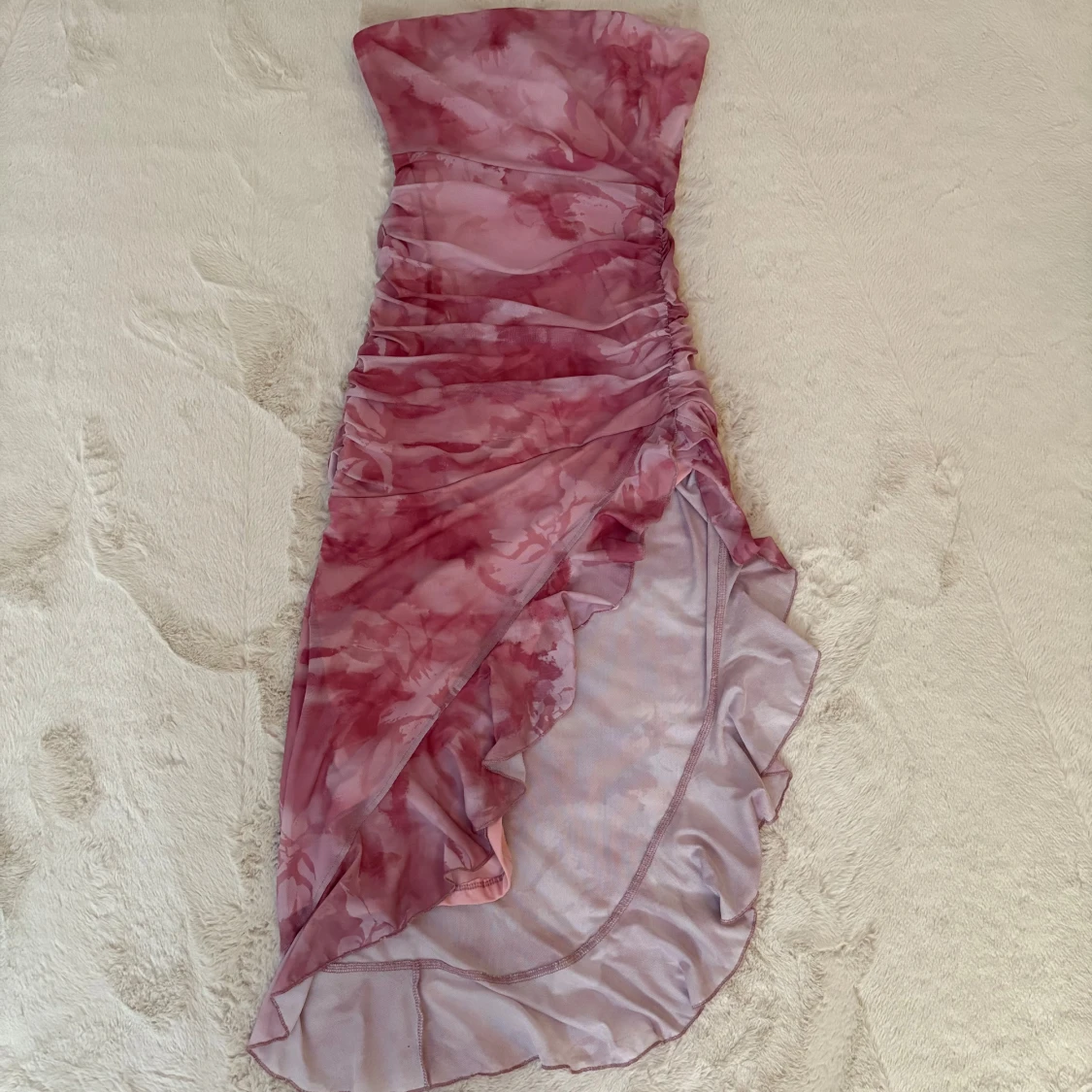 Rosa klänning med volanger