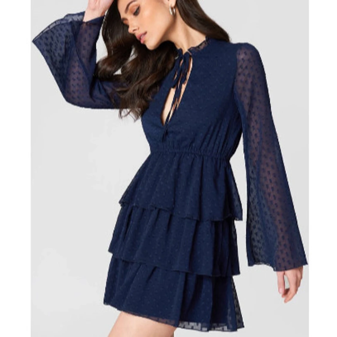 Marinblå volangklänning med knyt