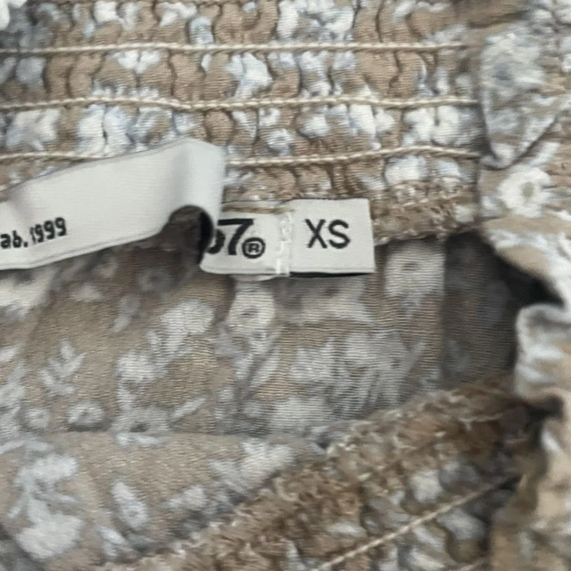 Beige blommig volangkjol - 1