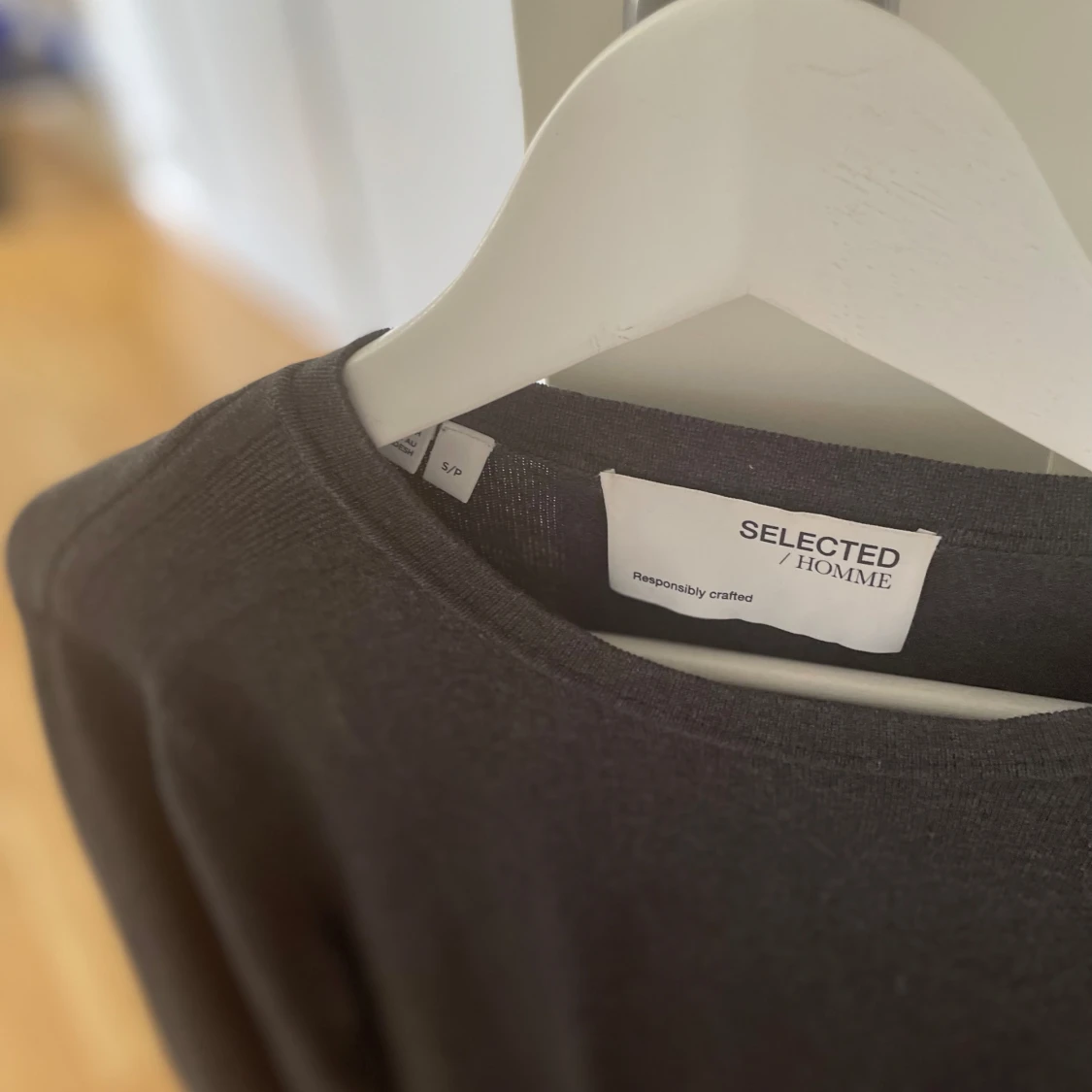 Mörkgrå tröja från Selected Homme - 1