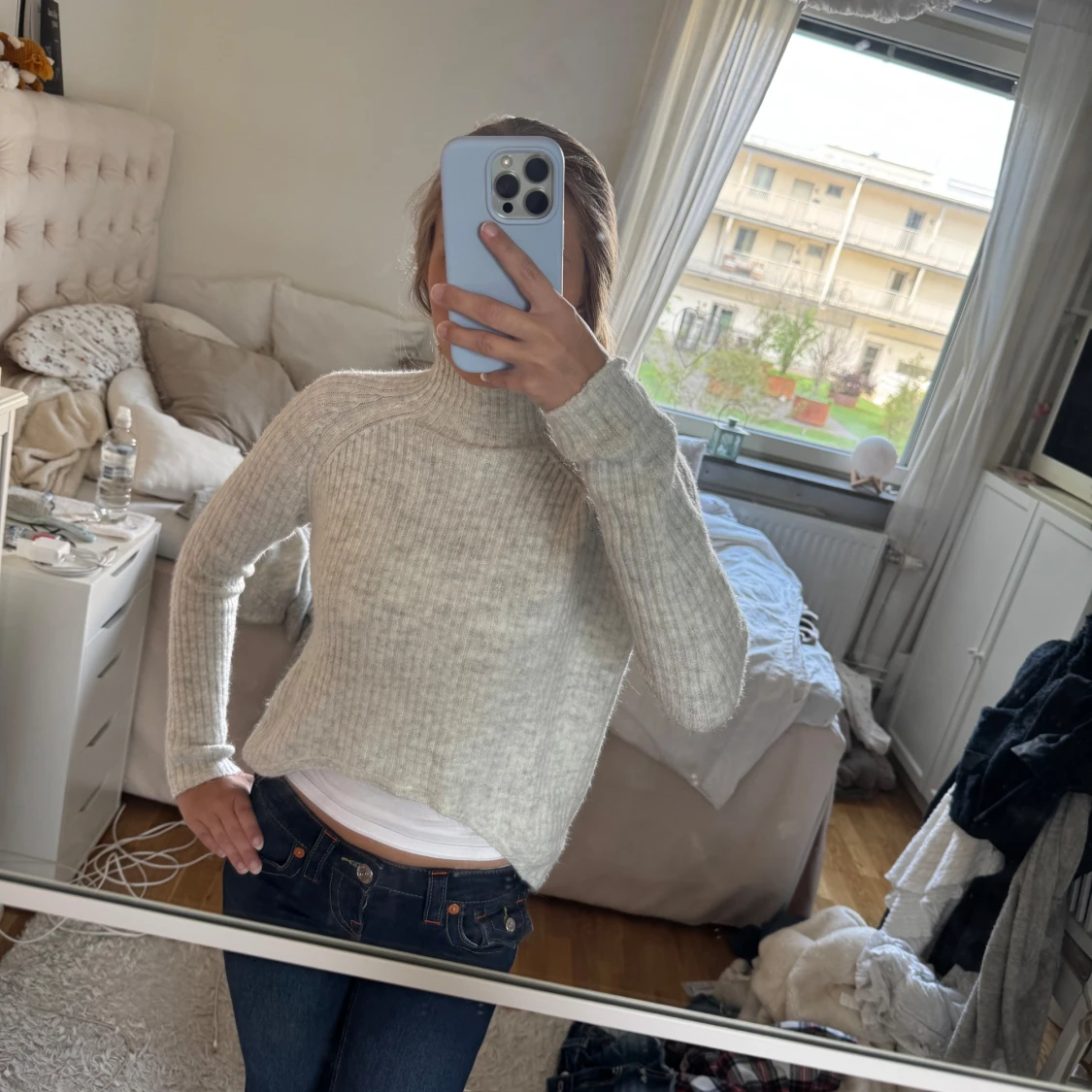 Ljusgrå croppad tröja - 1