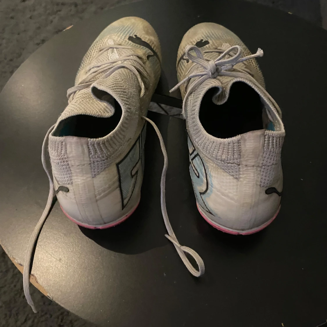 Puma vita fotbollsskor med snörning