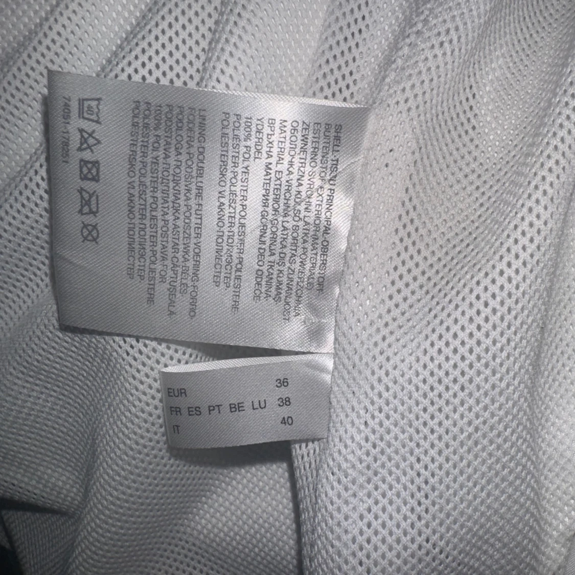 Vit vind/regnjacka från Yessica strl 36 - 3