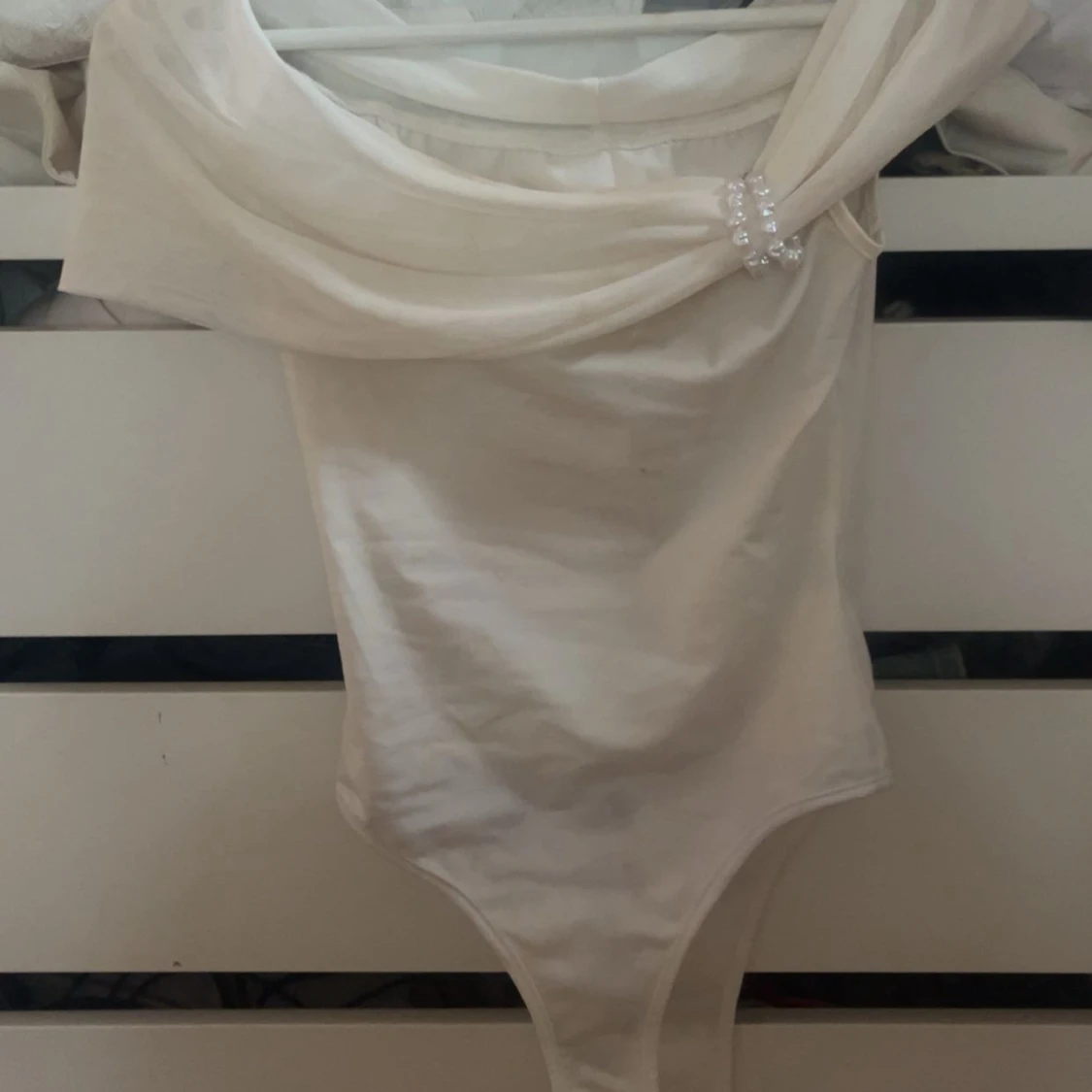 Vit offshoulder body💗 - 1