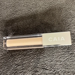caia concealer  - köptes av en tjej här på plick som endast har trestat den. i färden 1N🩷