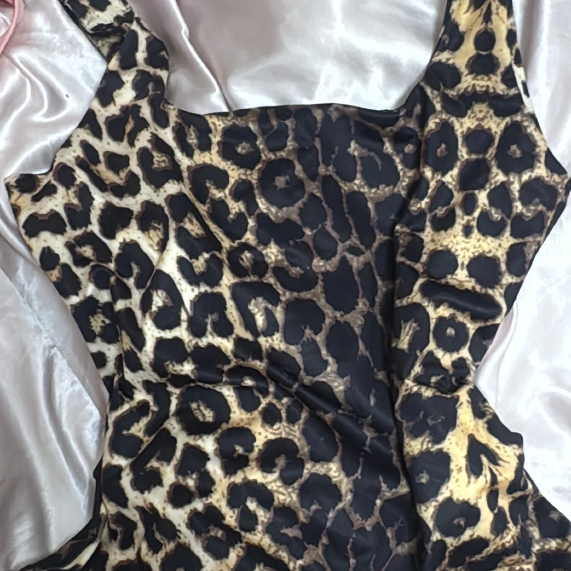 Leopardmönstrad kort topp