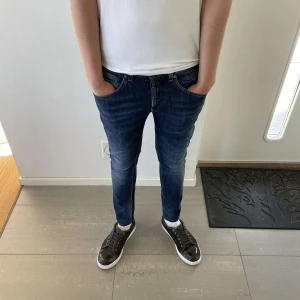 Dondup George jeans  - Säljer nu dessa dondup George jeans, skriv för fler bilder/frågor🙌🏼