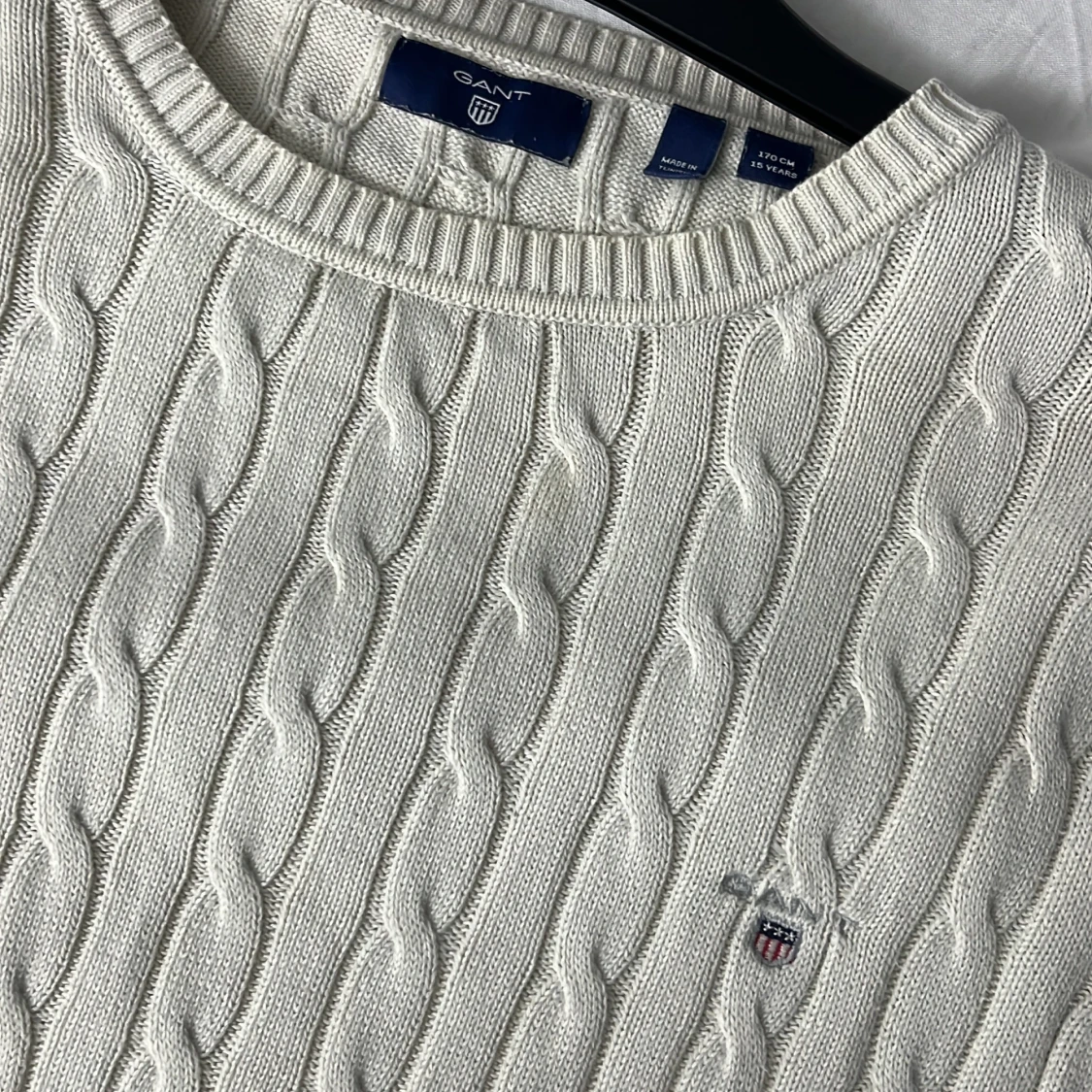 Vit kabelstickad tröja från GANT