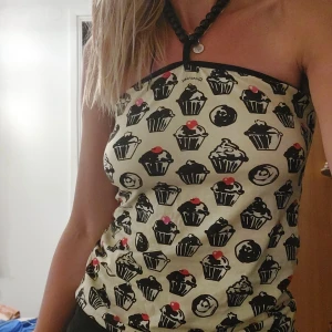Cupcake-mönstrad tubtopp - Söt tubtopp med cupcake-mönster, pärlor i knytbandet