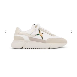 Axel Arigato Genesis B Bird Sneakers - Sneakers från Axel Arigato i storlek 39 säljer pgr av fel storlek ordinarie pris 2800kr, pris kan diskuteras vid snabb affär. Dom är precis som nya använda 1-2 ggr, bilder kan skickas vid intresse 🤍