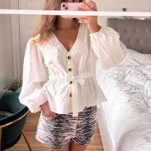 Blus! - Så fin blus som passar året runt! Funkar perfekt till hösten med ett par jeans till