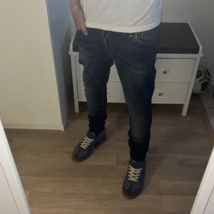 Selvege Nudie jeans - Skit snygga jeans som är i princip nytt skick. Nypris 2000 vårat pris endast 399 först till kvarn