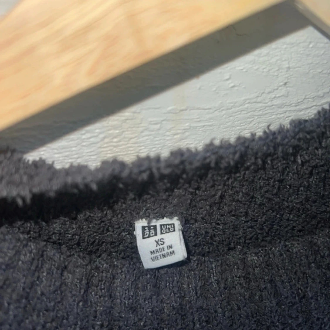 Mörkgrå stickad tröja från Uniqlo - 2