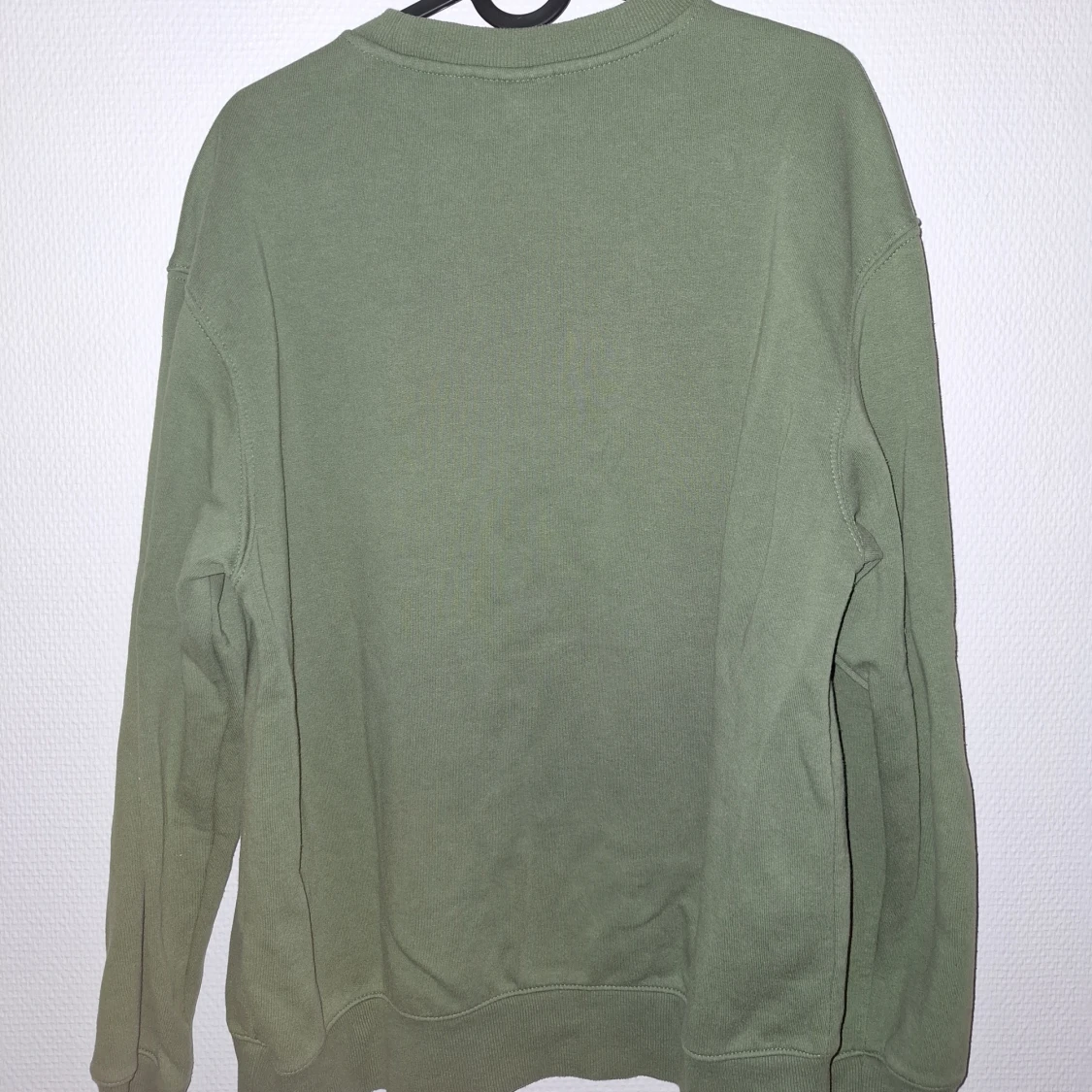 Grön sweatshirt med broderi från H&M - 1