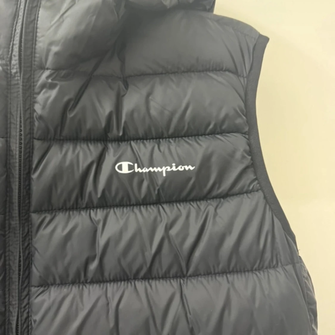 Svart dunväst från Champion - 1