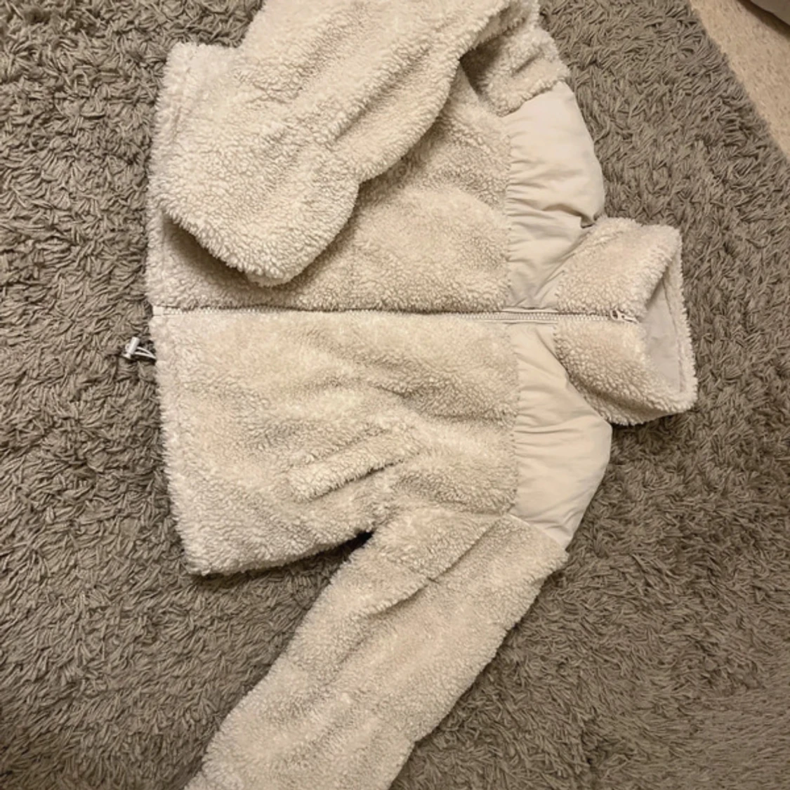 Beige teddyjacka med dragkedja