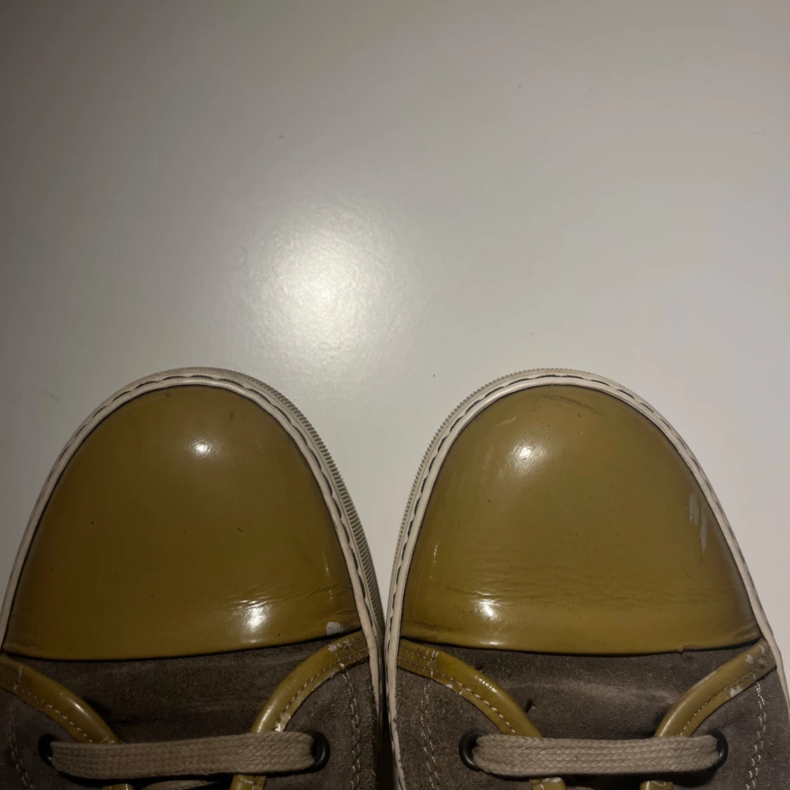 Lanvin sneakers i mocka och lack - 4