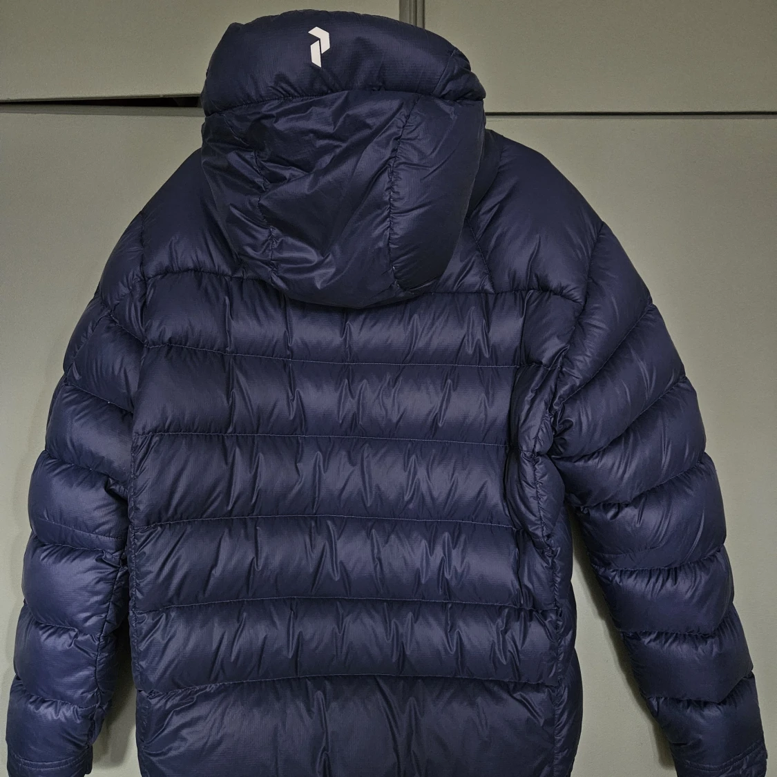 Mörkblå dunjacka Peak Performance S - 1