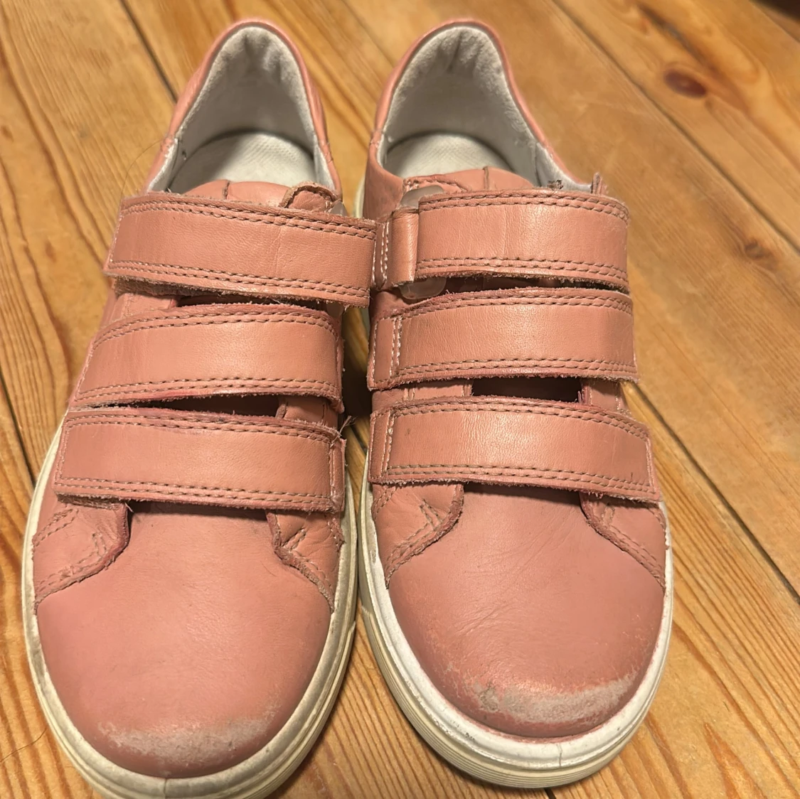 Rosa sneakers från Ecco i skinn - 1
