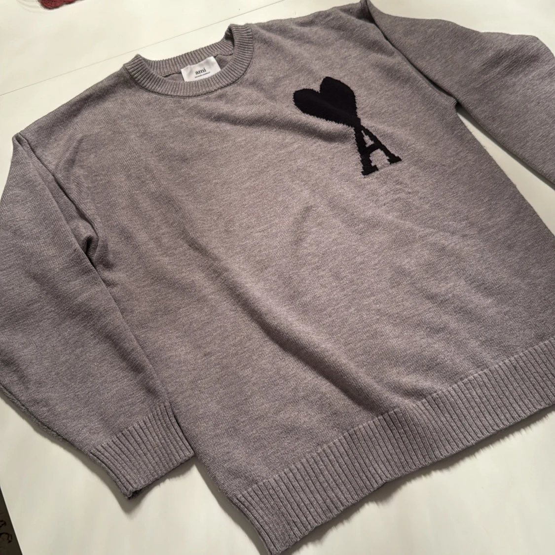 Grå stickad tröja från Ami Paris - 3