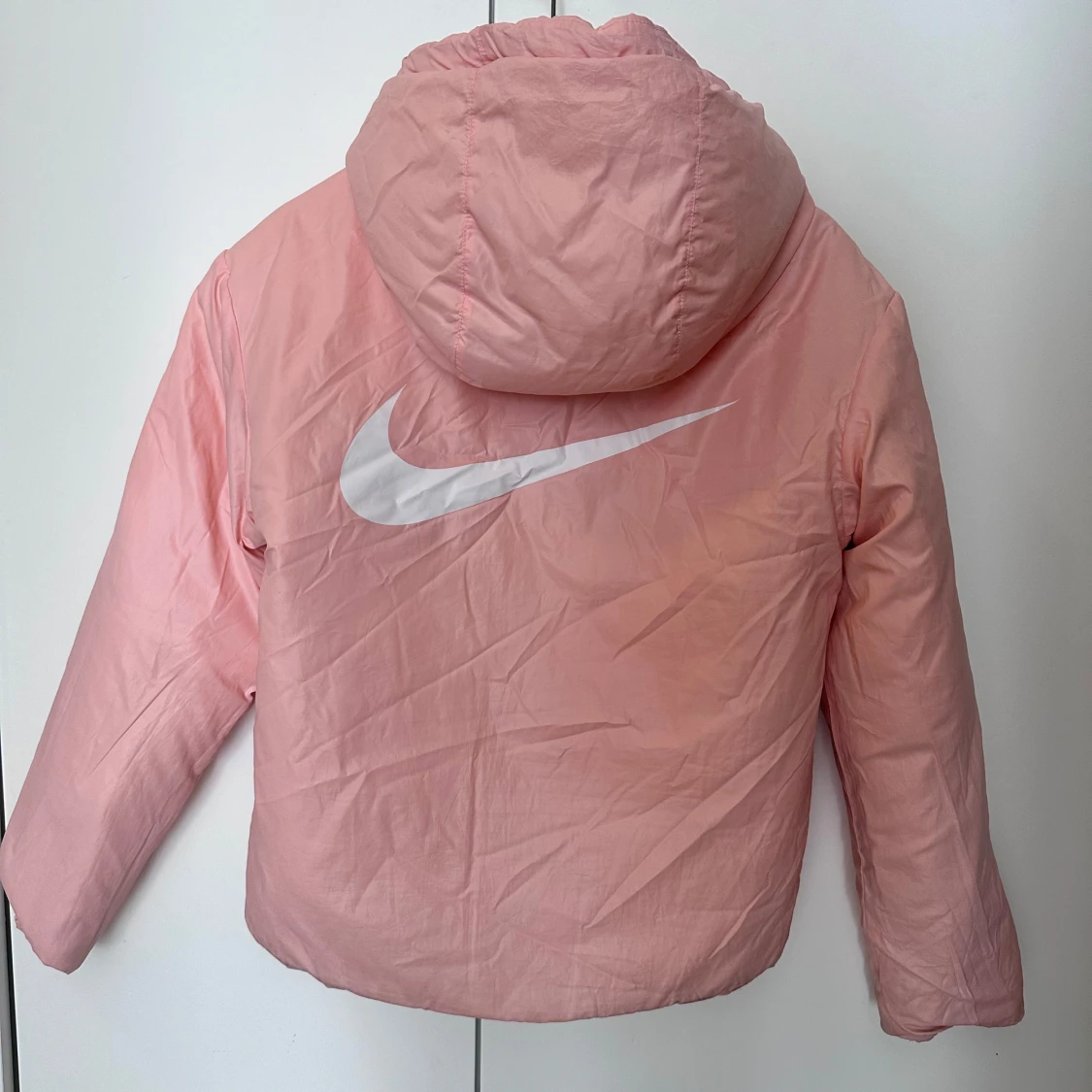 Rosa pufferjacka från Nike - 3