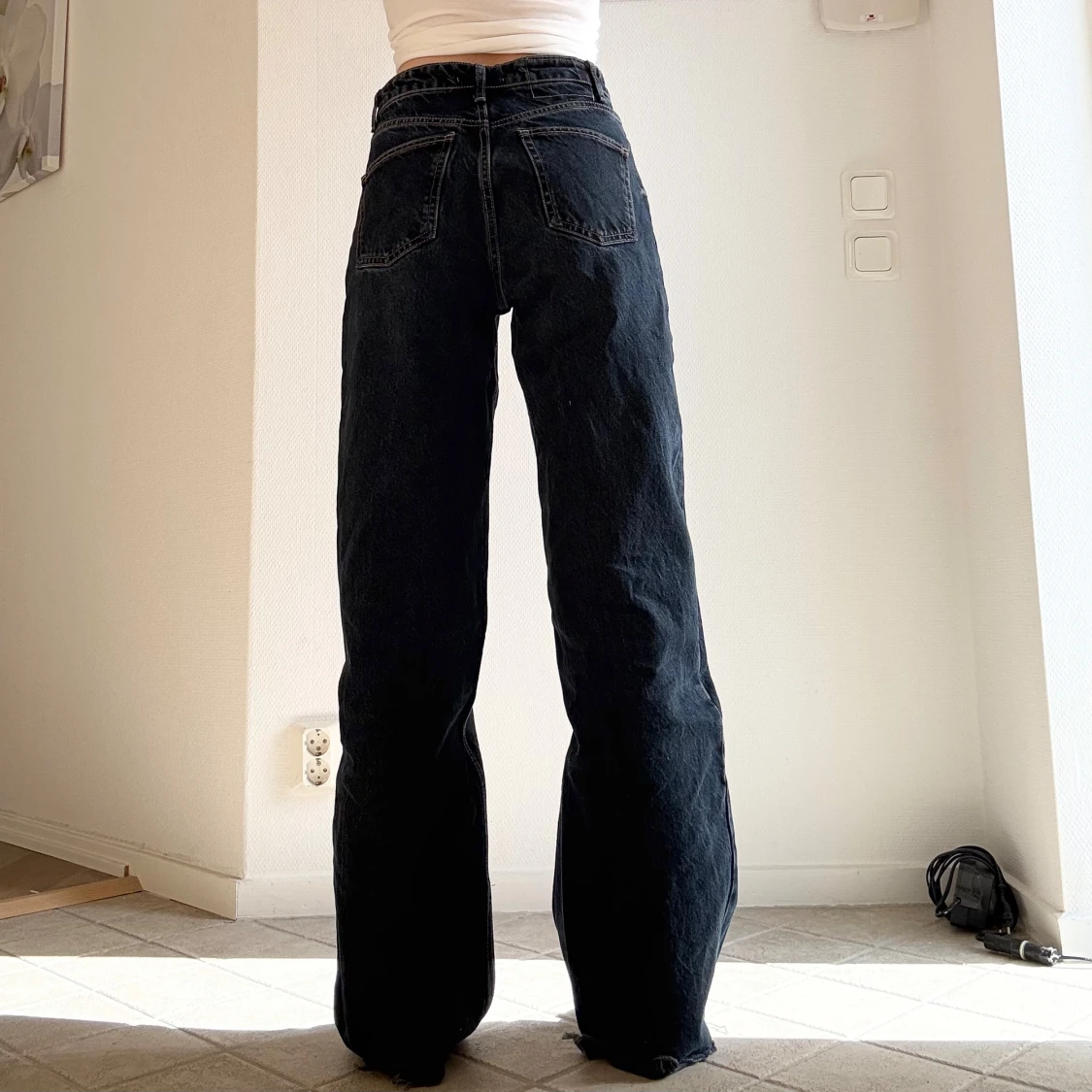 Mörkblå wide jeans med fransiga kanter - 3