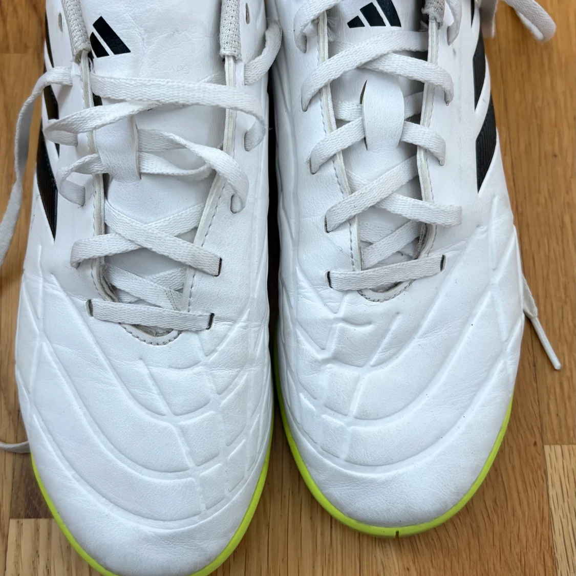 Vita adidas fotbollsskor strl 38 - 1