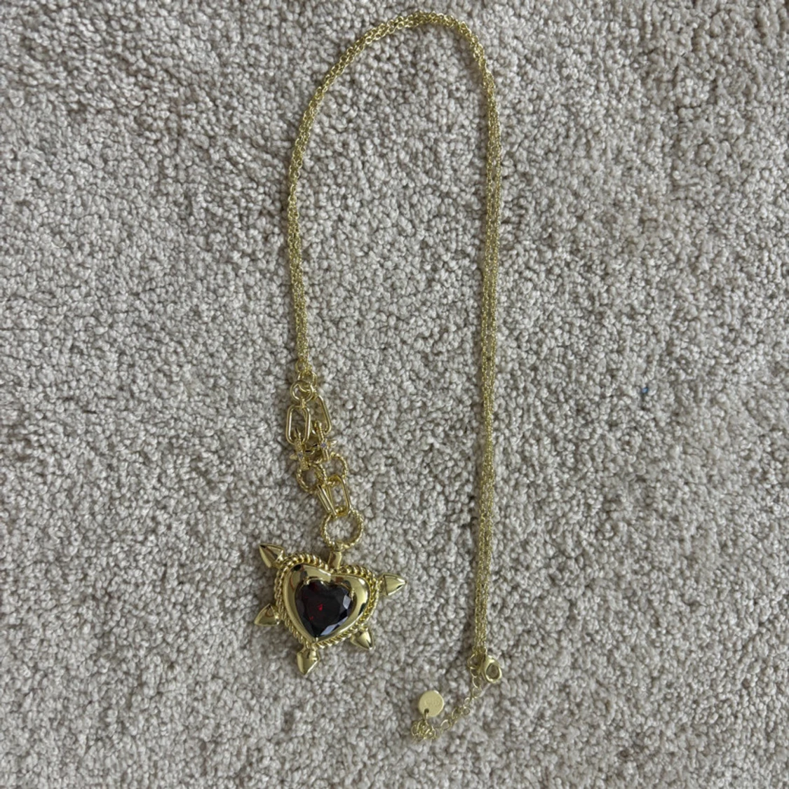 Guldigt halsband med hjärthänge - 2