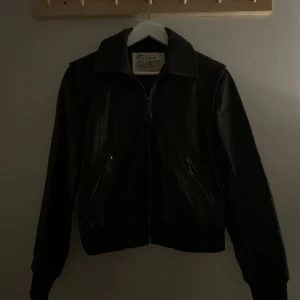 Skinnjacka - Äkta skinnjacka från Odd Molly i storlek XS. Nypris 7000kr.