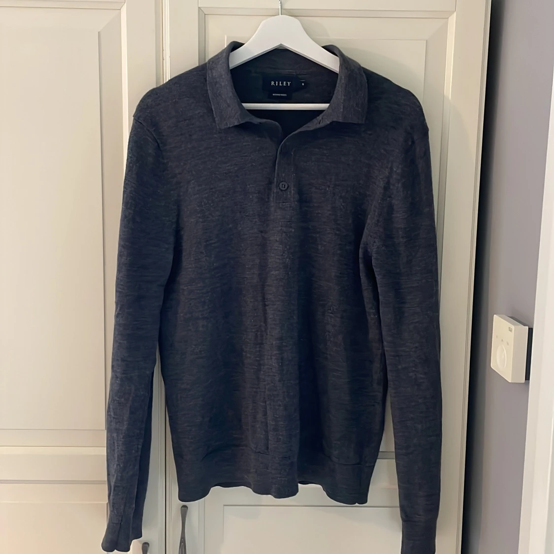 Mörkgrå merinoull pikétröja Riley