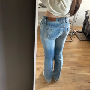 Low waist jeans - Ljusblåa jeans , tvär feta och sköna