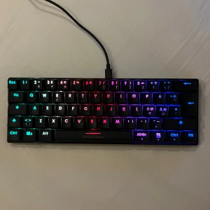 Delcato tangentbord 60% - Perfekt för gaming!