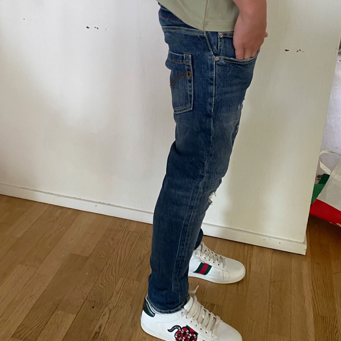 Blå skinny jeans med slitningar - 3