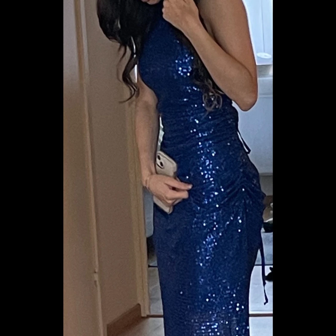 Blå glittrig långklänning med paljetter