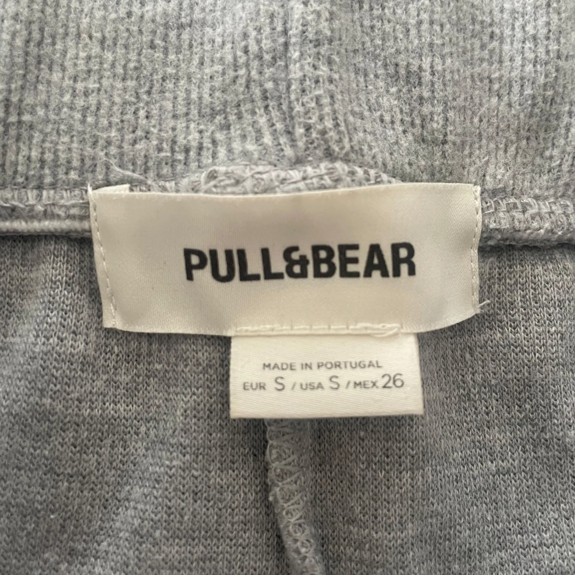 Grå mjukisbyxor från Pull&Bear - 1